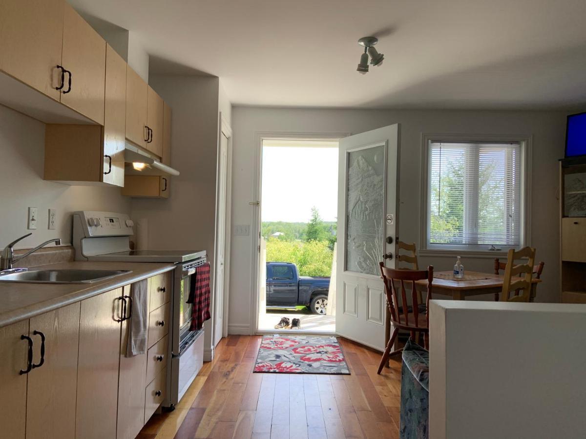 Motel & Chalets --Shefford-Waterloo- Habitation Forest エクステリア 写真
