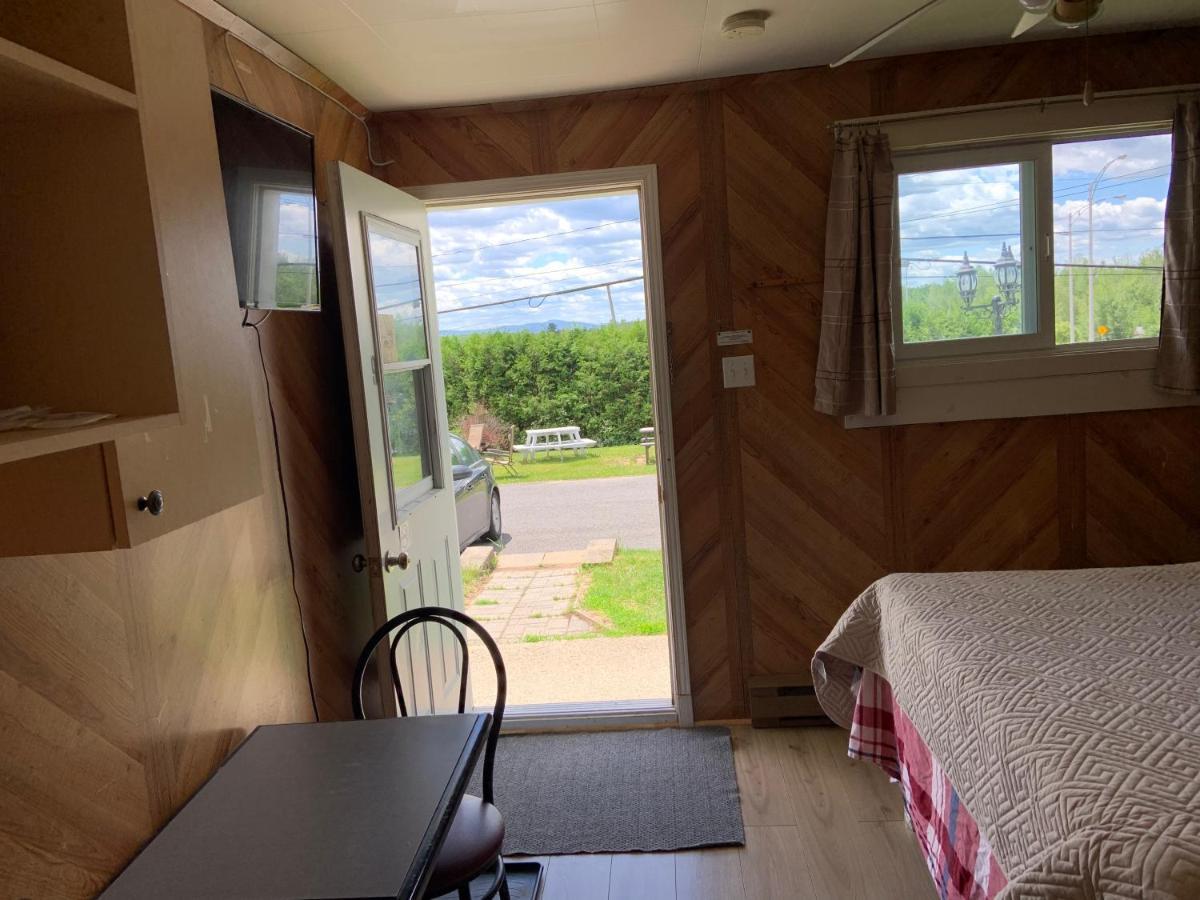Motel & Chalets --Shefford-Waterloo- Habitation Forest エクステリア 写真
