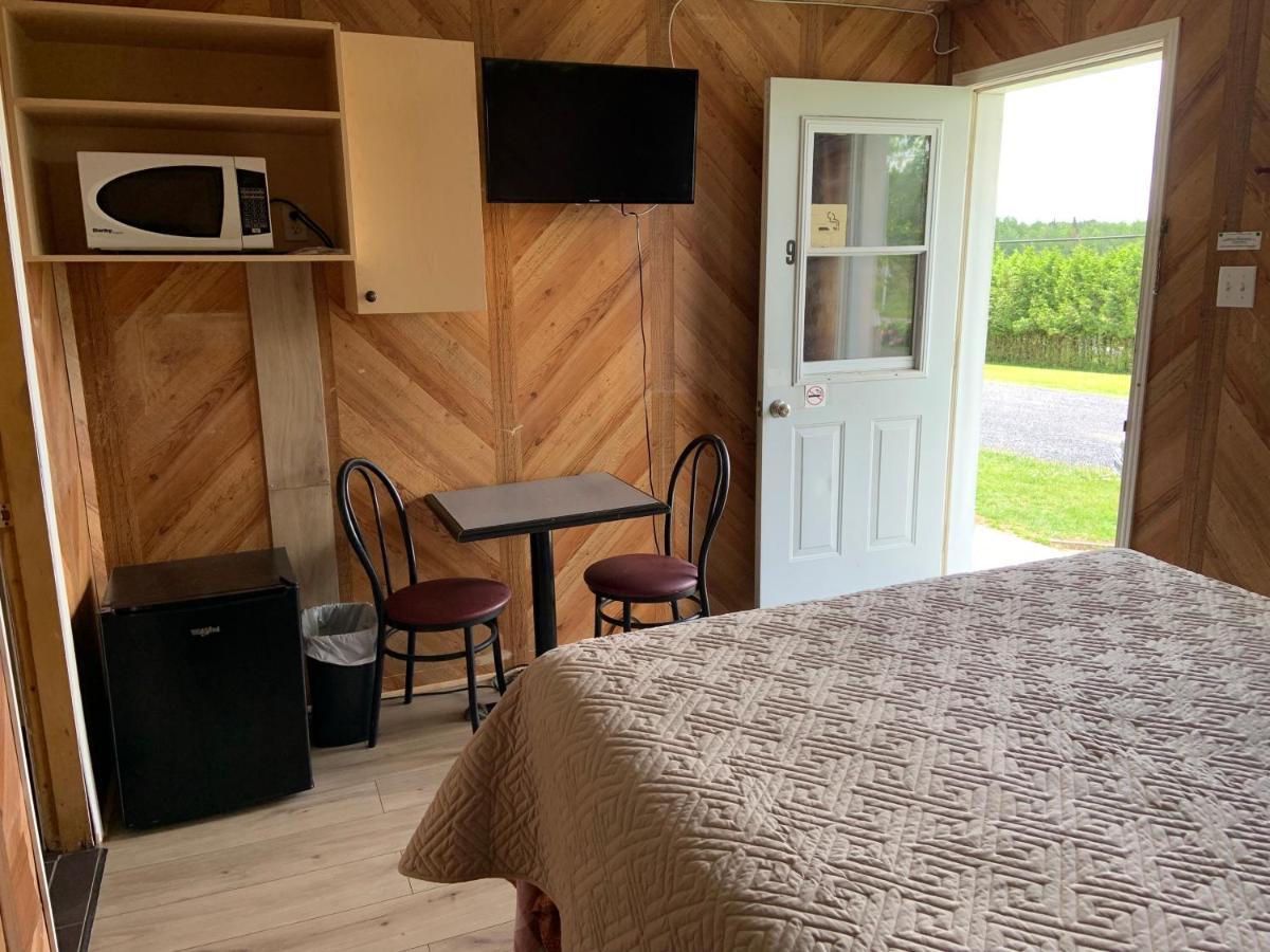 Motel & Chalets --Shefford-Waterloo- Habitation Forest エクステリア 写真