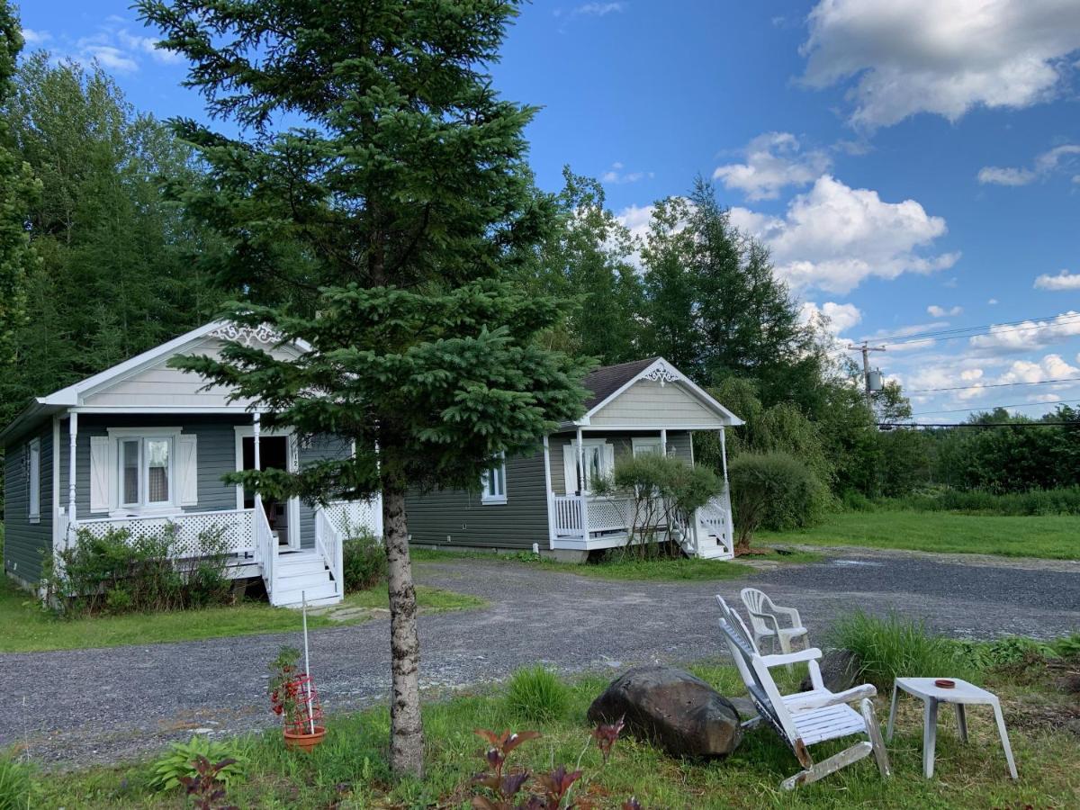 Motel & Chalets --Shefford-Waterloo- Habitation Forest エクステリア 写真