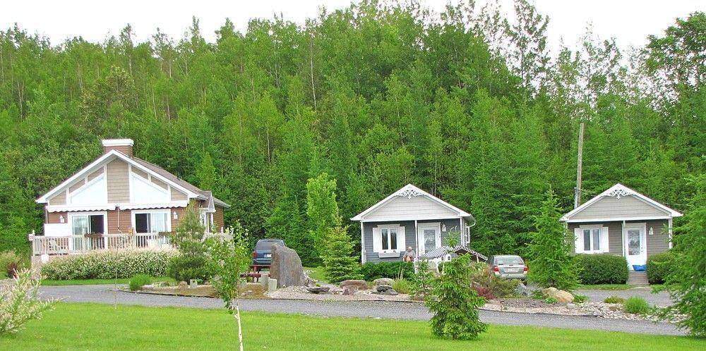 Motel & Chalets --Shefford-Waterloo- Habitation Forest エクステリア 写真
