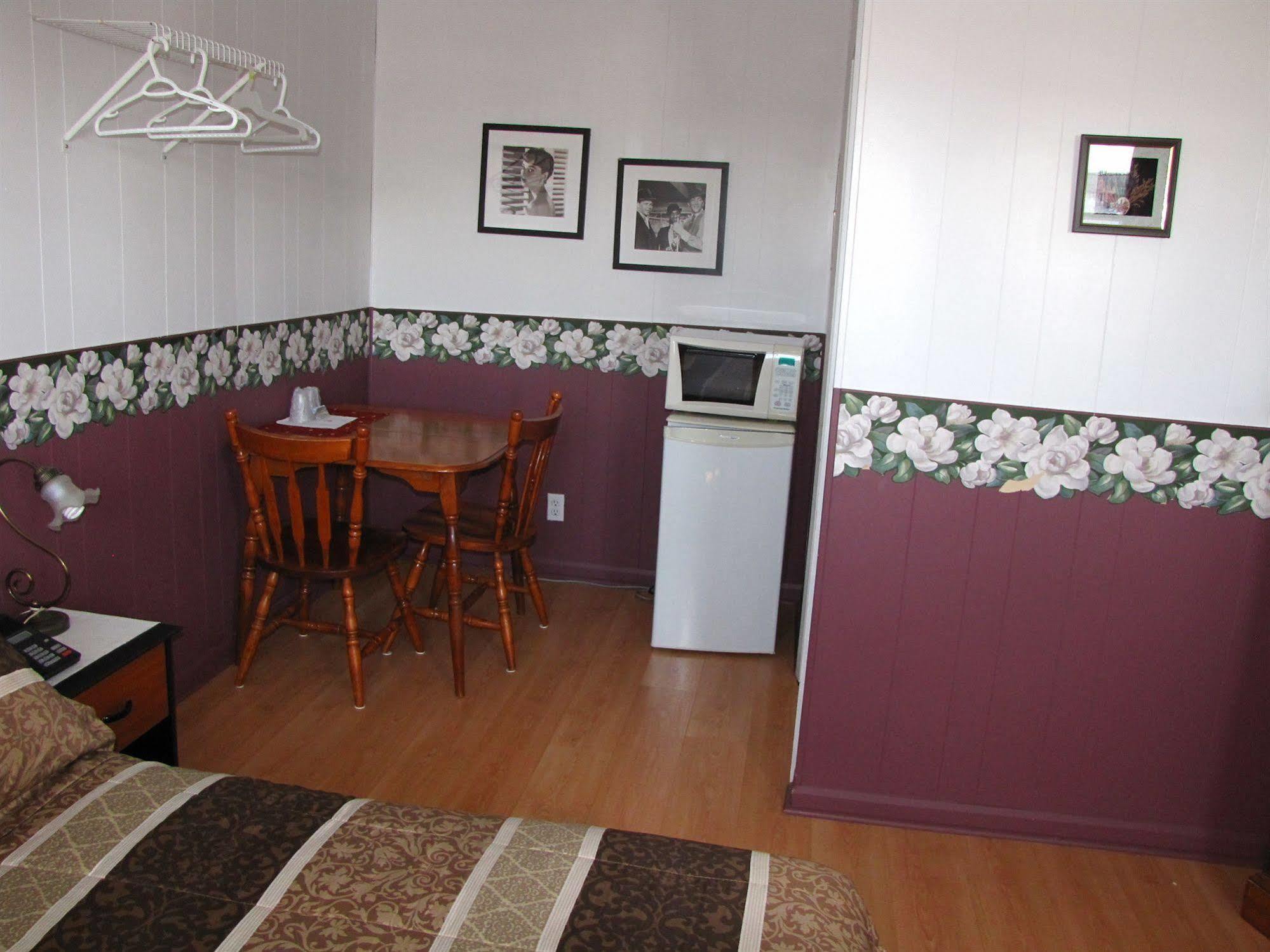 Motel & Chalets --Shefford-Waterloo- Habitation Forest エクステリア 写真