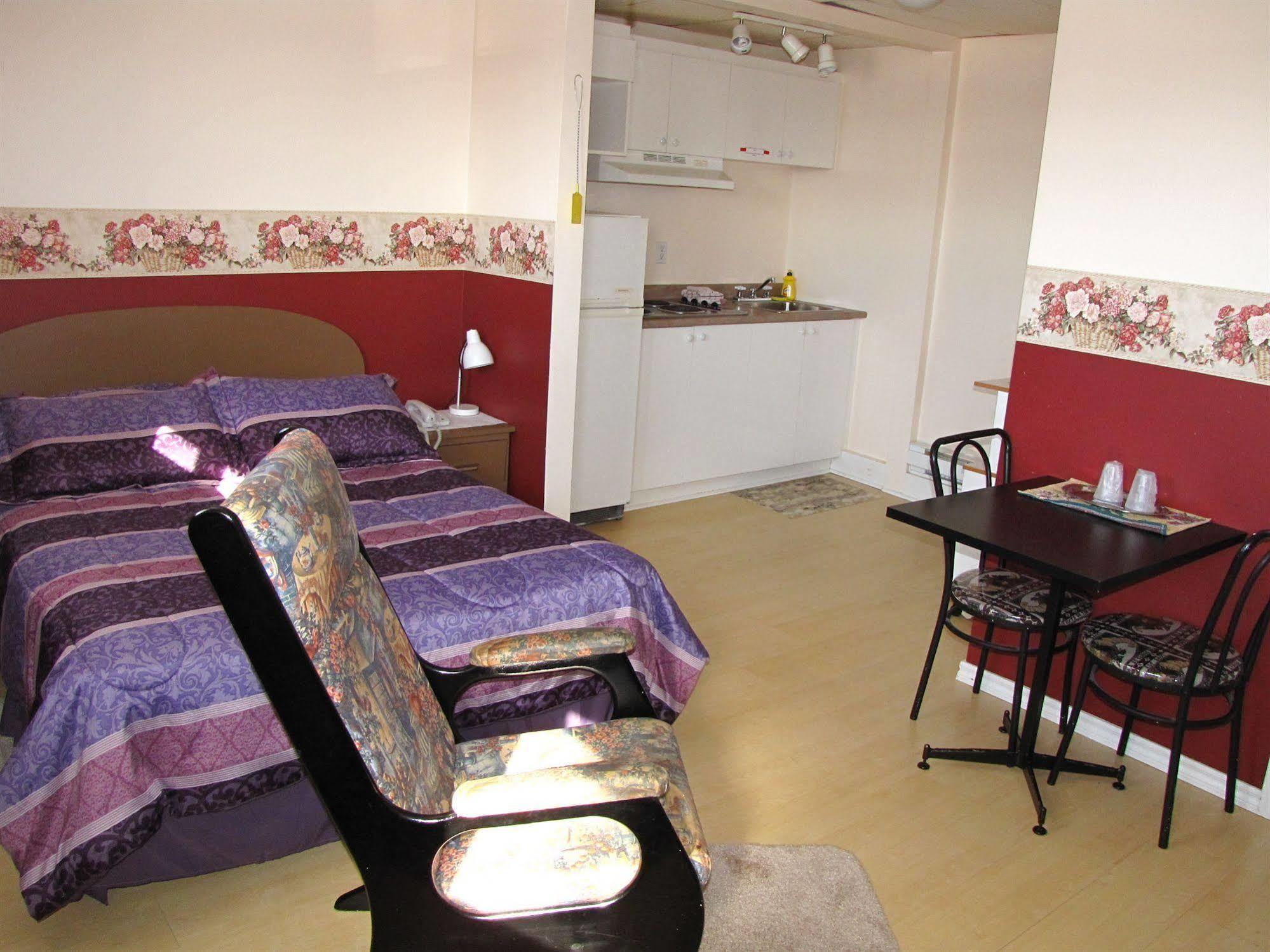 Motel & Chalets --Shefford-Waterloo- Habitation Forest エクステリア 写真